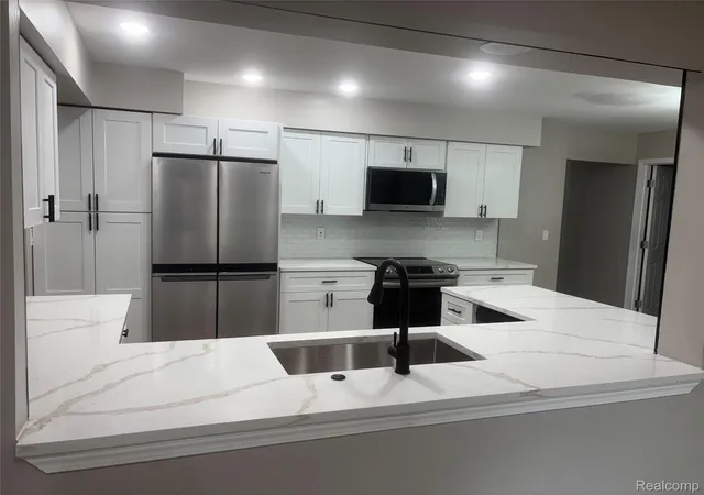 Photo 4 of Single family home for sale at 29621 Fernhill Dr, Farmington City Oakland, MI 48334 | MLS# 20261067379 | Listing updated on 2026-09-04