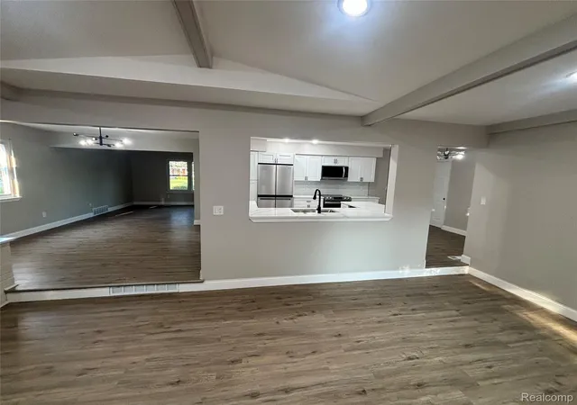 Photo 5 of Single family home for sale at 29621 Fernhill Dr, Farmington City Oakland, MI 48334 | MLS# 20261067379 | Listing updated on 2026-09-04