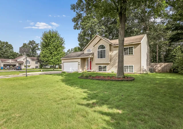 Photo 3 of Single family home for sale at 6640 Megan Ct, Egelston Township Muskegon, MI 49442 | MLS# 71026044559 | Listing updated on 2026-09-16