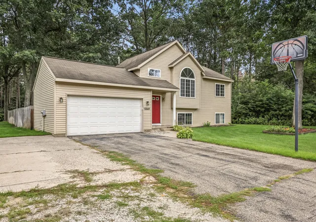 Photo 3 of Single family home for sale at 6640 Megan Ct, Egelston Township Muskegon, MI 49442 | MLS# 71026044559 | Listing updated on 2026-09-16