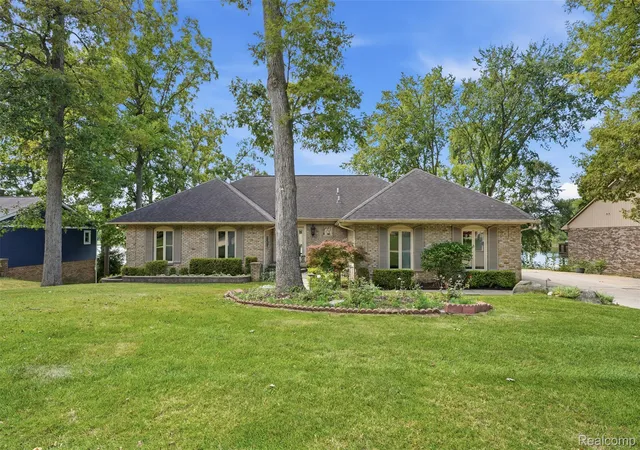 Photo 1 of Single family home for sale at 152 Overlake, Lake Orion Village Oakland, MI 48362 | MLS# 20261067385 | Listing updated on 2026-09-04