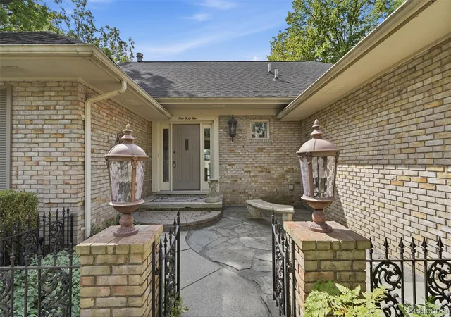 Photo 4 of Single family home for sale at 152 Overlake, Lake Orion Village Oakland, MI 48362 | MLS# 20261067385 | Listing updated on 2026-09-04