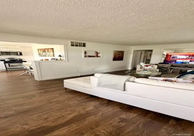 Photo 4 of Single family home for sale at 1329 Neubert Ave, Flint City Genesee, MI 48507 | MLS# 20261067393 | Listing updated on 2026-08-26