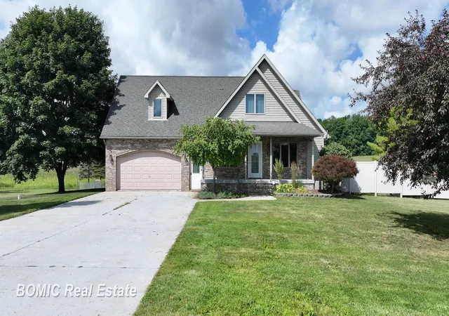 Photo 1 of Single family home for sale at 4265 Hurds Corner Rd, Elmwood Township Tuscola, MI 48726 | MLS# 61050219524 | Listing updated on 2026-08-28