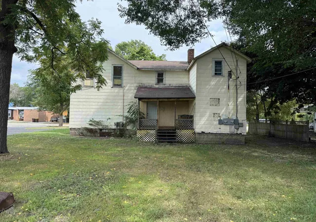 Photo 3 of Multi family home for sale at 221 Woodworth Ave, Alma City Gratiot, MI 48801 | MLS# 79080072716 | Listing updated on 2026-09-18