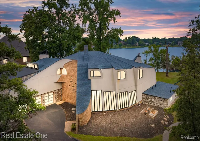 Photo 1 of Mansion for sale at 1440 Lochridge Rd, Bloomfield Charter Township Oakland, MI 48302 | MLS# 20261067407 | Listing updated on 2026-09-13