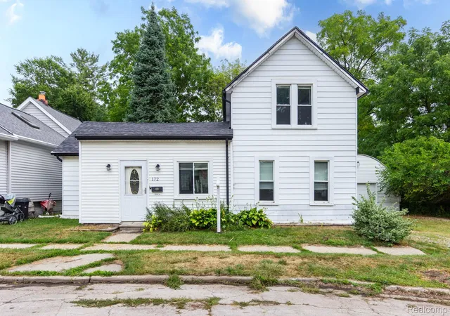 2nd image of 172 Higgins St, Lapeer City Lapeer, MI 48446 | MLS# 20261067410