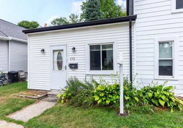 3rd image of 172 Higgins St, Lapeer City Lapeer, MI 48446 | MLS# 20261067410