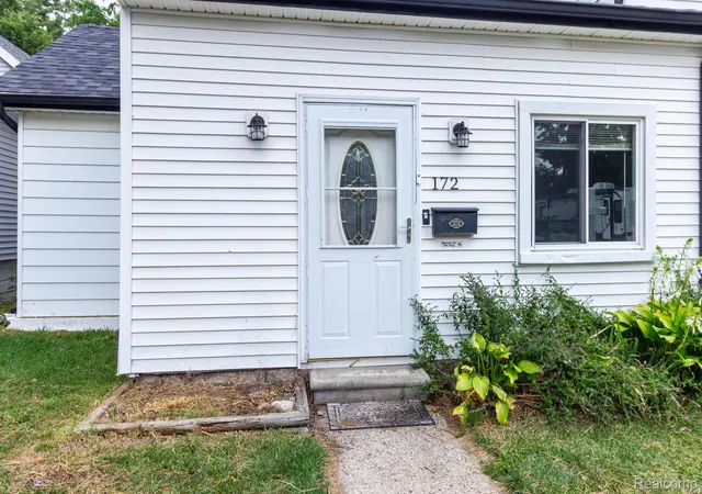 4th image of 172 Higgins St, Lapeer City Lapeer, MI 48446 | MLS# 20261067410