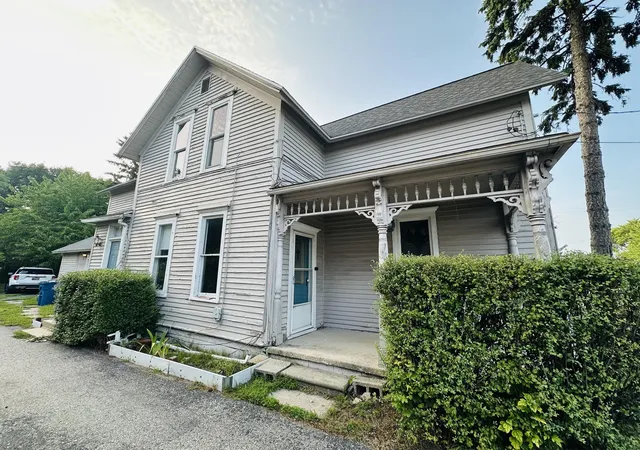 Photo 3 of Single family home for sale at 510 Cypress St, Manistee City Manistee, MI 49660 | MLS# 67026044579 | Listing updated on 2026-09-04