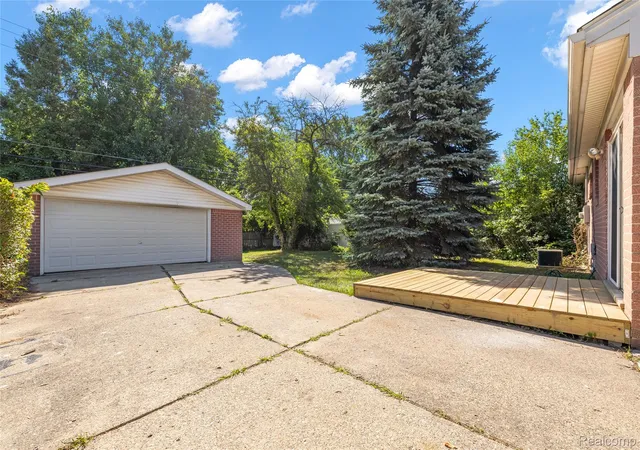 Photo 3 of Single family home for sale at 15032 Arcola St, Livonia City Wayne, MI 48154 | MLS# 20261067433 | Listing updated on 2026-09-03