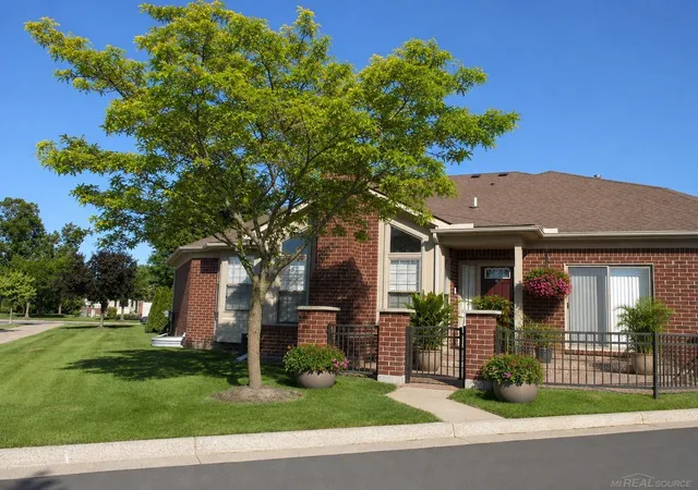 Photo 2 of Condo for sale at 49272 Brodie Ct, Macomb Township Macomb, MI 48042 | MLS# 58050219535 | Listing updated on 2026-09-15