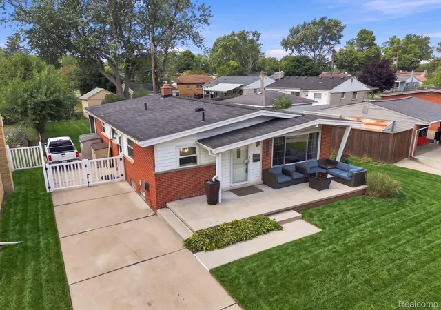Photo 2 of Single family home for sale at 1333 N Selfridge Blvd, Clawson City Oakland, MI 48017 | MLS# 20261067442 | Listing updated on 2026-09-22