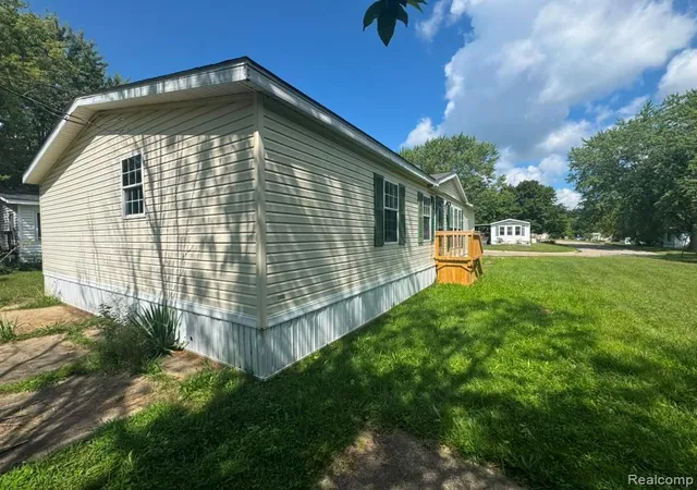 2nd image of 5044 S Naomi Kong Dr, Flint City Genesee, MI 48506 | MLS# 20261067445
