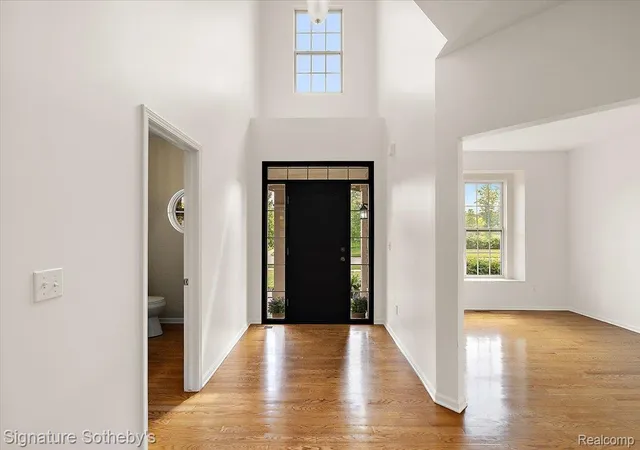Photo 4 of Single family home for sale at 871 Wynstone Cir S, Oakland Charter Township Oakland, MI 48363 | MLS# 20261067454 | Listing updated on 2026-09-05