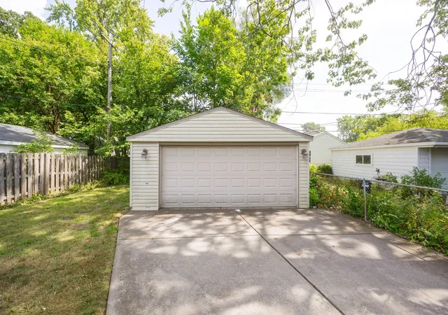 Photo 3 of Single family home for sale at 711 Kayser Ave, Royal Oak City Oakland, MI 48067 | MLS# 81026044603 | Listing updated on 2026-09-18