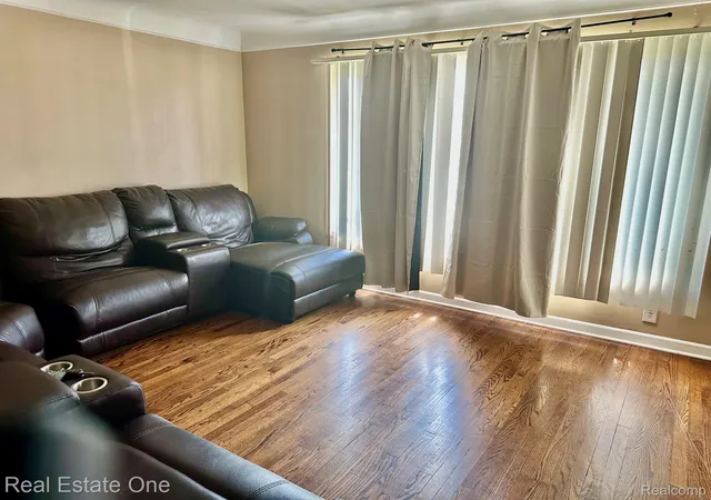 Photo 3 of Single family home for sale at 8051 Marian St, Warren City Macomb, MI 48093 | MLS# 20261067476 | Listing updated on 2026-09-07