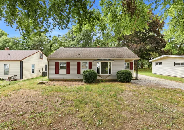 1st image of 627 Clearview St, Kalamazoo Charter Township Kalamazoo, MI 49048 | MLS# 66026044612
