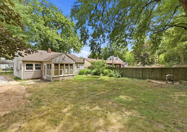 21st image of 627 Clearview St, Kalamazoo Charter Township Kalamazoo, MI 49048 | MLS# 66026044612