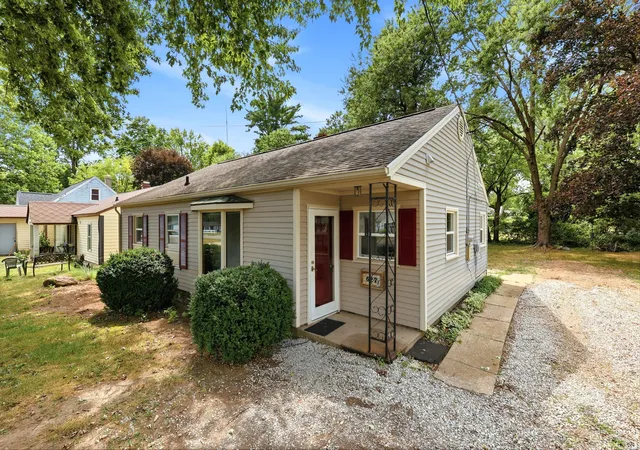 2nd image of 627 Clearview St, Kalamazoo Charter Township Kalamazoo, MI 49048 | MLS# 66026044612