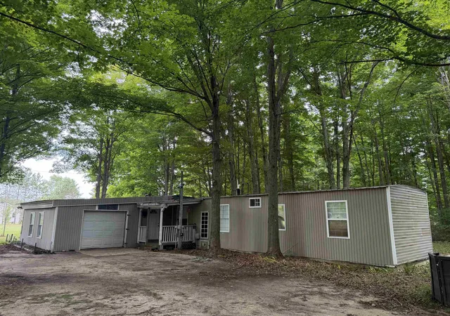 3rd image of 272 S Haze Rd, Homestead Township Benzie, MI 49617 | MLS# 78080072726