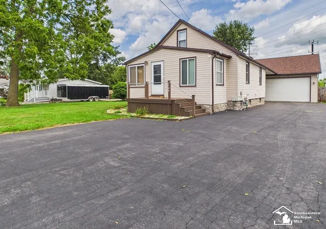 Photo 1 of Sale Pending at 1706 Hemlock St, Frenchtown Township Monroe, MI 48162 | MLS# 57050219564 | Listing updated on 2026-09-03