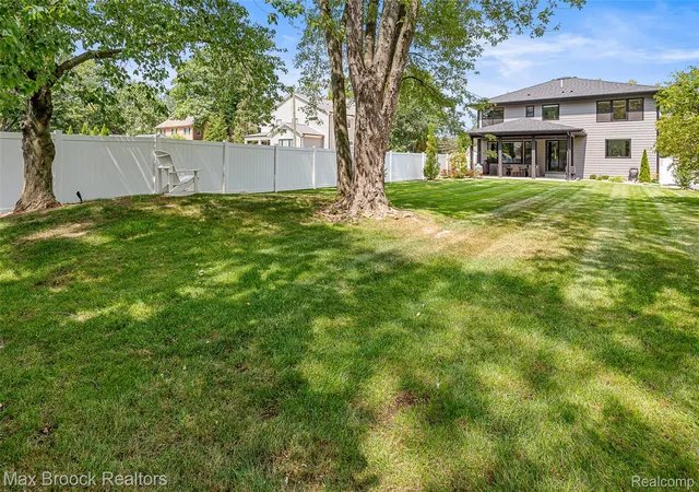 Photo 2 of Single family home for sale at 811 Magnolia Ave, Royal Oak City Oakland, MI 48073 | MLS# 20261067521 | Listing updated on 2026-09-08