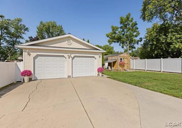 Photo 3 of Single family home for sale at 380 S Scott St, Adrian City Lenawee, MI 49221 | MLS# 56050219571 | Listing updated on 2026-08-24