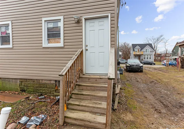 Photo 16 of Single family home for sale at 5860 Hazlett St E, DetroitCity_Wayne, MI 48210 | MLS# 20261067544 | Listing updated on 2026-10-08