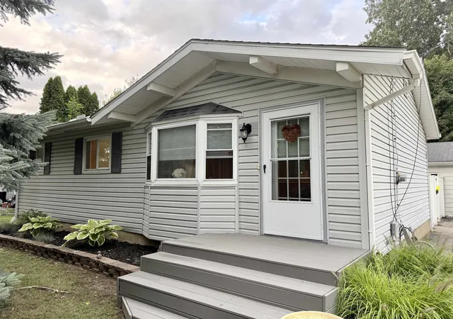Photo 1 of Single family home for sale at 2383 Miami Beach Dr, Flint Charter Township Genesee, MI 48507 | MLS# 5050219583 | Listing updated on 2026-09-01