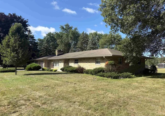 Photo 1 of Sale Pending at 3055 W Navaho Trail Dr, Thomas Township Saginaw, MI 48626 | MLS# 61050219585 | Listing updated on 2026-08-27