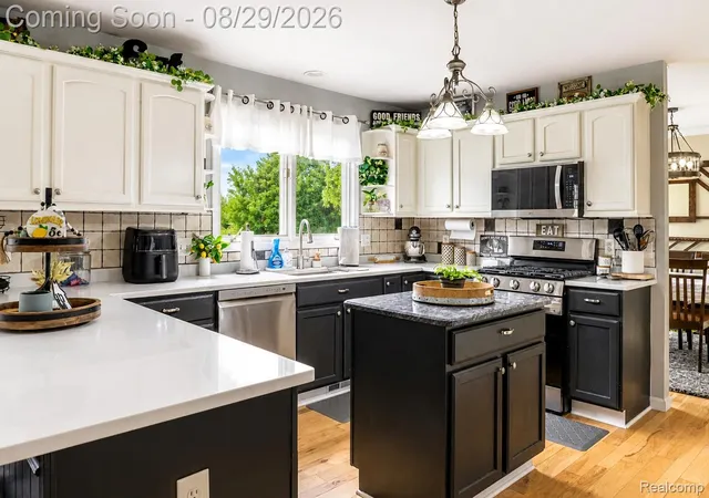 Photo 3 of Single family home for sale at 6837 Alta Dr, Hamburg Township Livingston, MI 48116 | MLS# 20261067559 | Listing updated on 2026-09-26