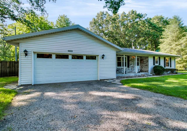 Photo 3 of Single family home for sale at 14361 Maple Dr, New Buffalo Township Berrien, MI 49117 | MLS# 69026044647 | Listing updated on 2026-08-26