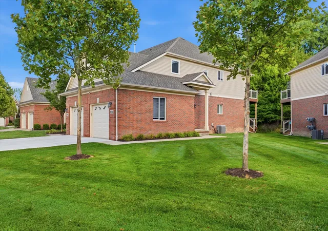 2nd image of 29442 Woodpark Cir, Warren City Macomb, MI 48092 | MLS# 81026044648