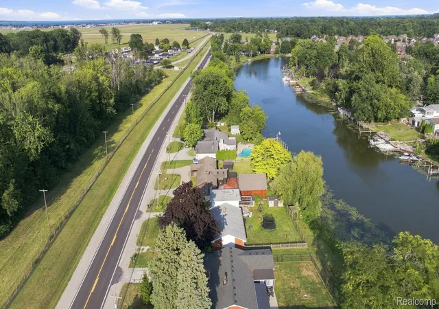Photo 5 of Single family home for sale at 25800 N River Rd, Harrison Charter Township Macomb, MI 48045 | MLS# 20261067575 | Listing updated on 2026-09-03