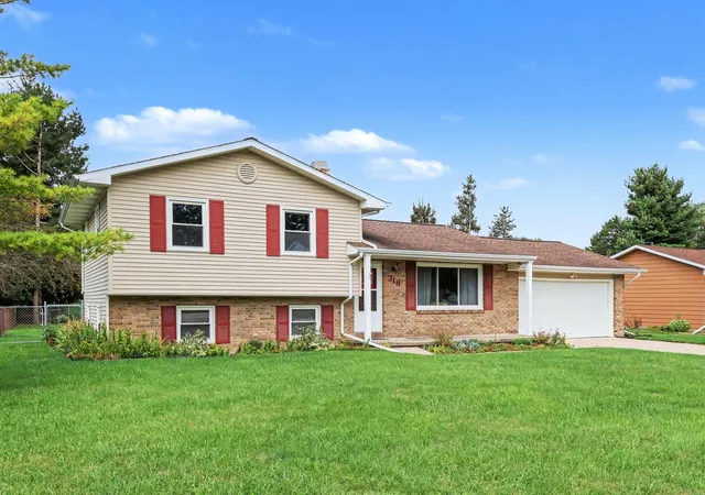 3rd image of 318 Kenway Dr, Delta Charter Township Eaton, MI 48917 | MLS# 65026044651