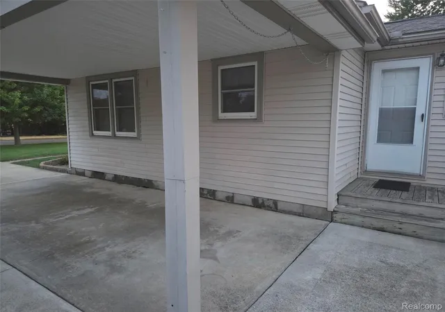 Photo 4 of Single family home for sale at 829 E Exchange St, Owosso City Shiawassee, MI 48867 | MLS# 20261067579 | Listing updated on 2026-08-29