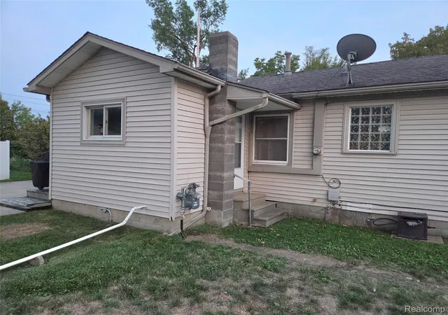 Photo 5 of Single family home for sale at 829 E Exchange St, Owosso City Shiawassee, MI 48867 | MLS# 20261067579 | Listing updated on 2026-08-29