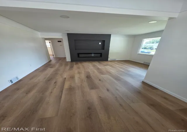 Photo 2 of Single family home for sale at 29570 Rosemont St, Roseville City Macomb, MI 48066 | MLS# 20261067584 | Listing updated on 2026-08-25