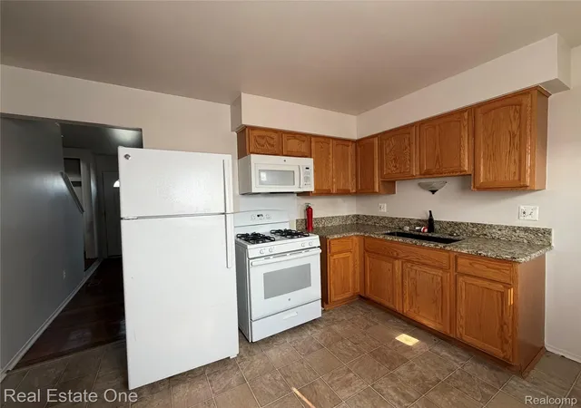 Listing Photo 5 - Condo for sale in building located at 23517 Baker St, Taylor, MI 48180 3405