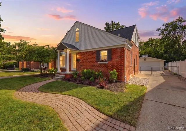Photo 1 of Single family home for sale at 1872 Banbury St, Birmingham City Oakland, MI 48009 | MLS# 20261067604 | Listing updated on 2026-08-30