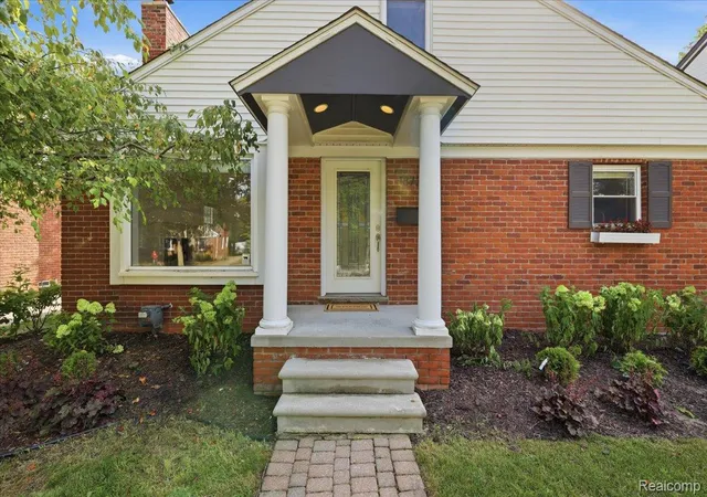 Photo 4 of Single family home for sale at 1872 Banbury St, Birmingham City Oakland, MI 48009 | MLS# 20261067604 | Listing updated on 2026-08-30