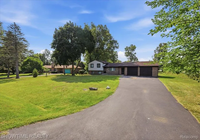 Photo 4 of Single family home for sale at 29255 Utley Rd, Farmington Hills City Oakland, MI 48334 | MLS# 20261067605 | Listing updated on 2026-08-27