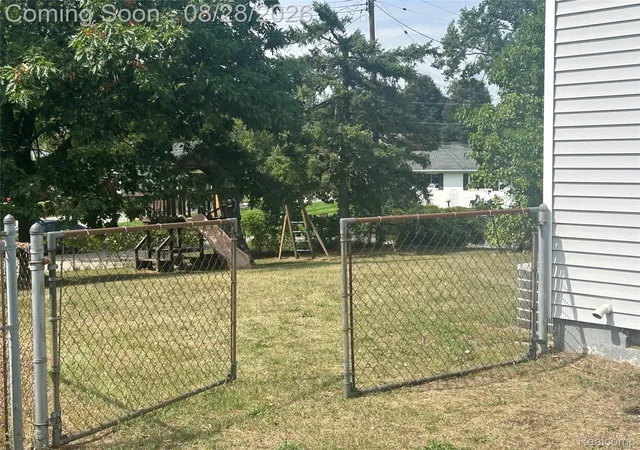 Photo 3 of Single family home for sale at 1320 Athlone St, Oxford Charter Township Oakland, MI 48371 | MLS# 20261067608 | Listing updated on 2026-09-13