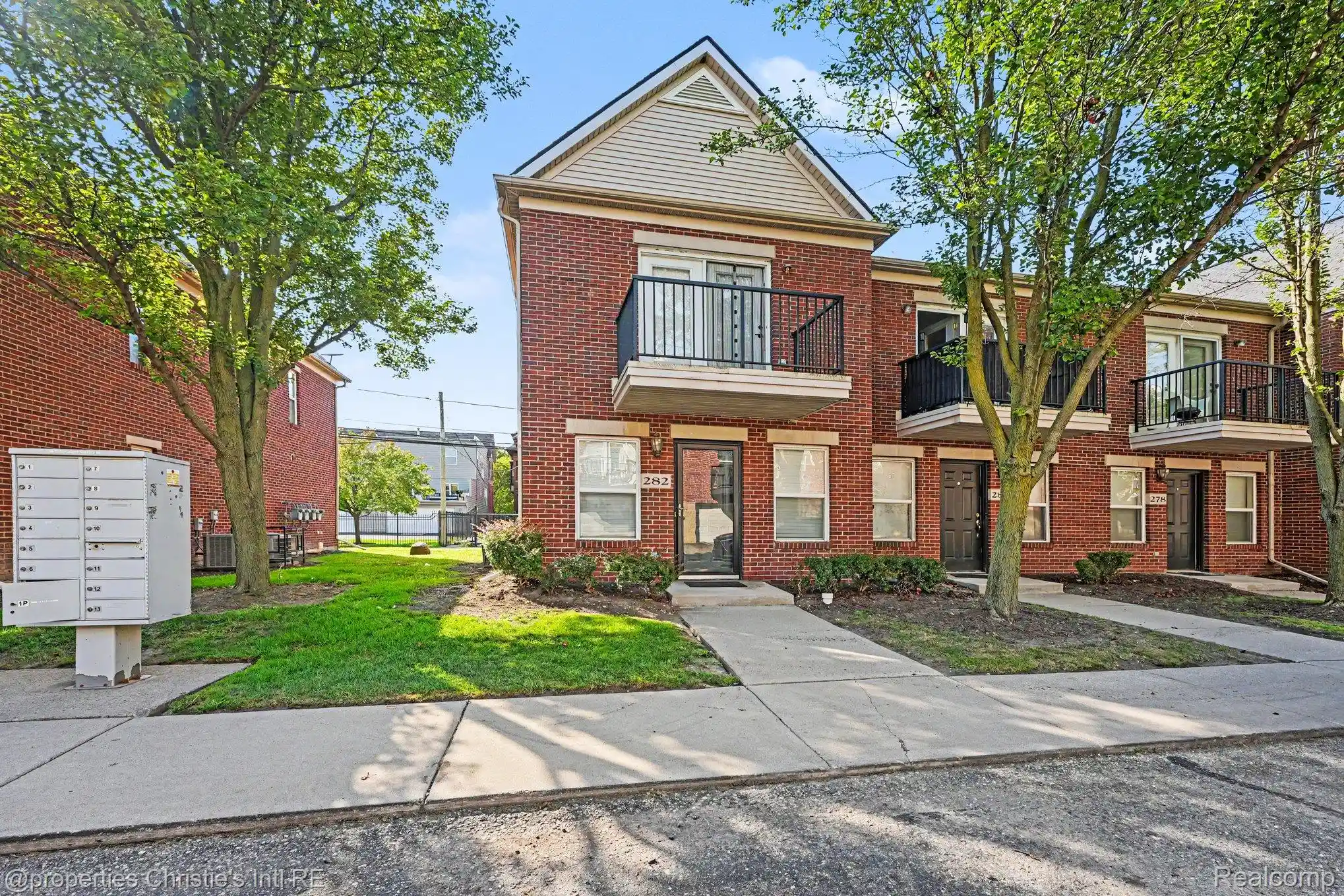 Listing Photo 1 - Condo for sale in 282 E Palmer St located at 282 E Palmer St, Detroit, MI 48202 - Unit 282 E Palmer St