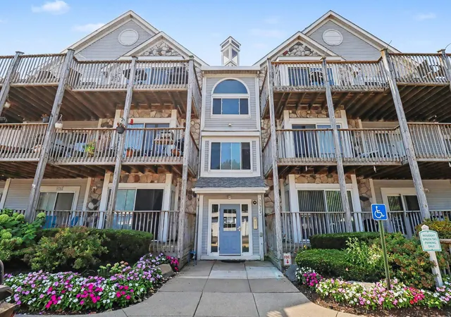 Photo 2 of Condo for sale at 37522 Jefferson Ave #103, Harrison Charter Township Macomb, MI 48045 | MLS# 81026044675 | Listing updated on 2026-08-24
