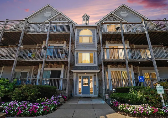 Photo 3 of Condo for sale at 37522 Jefferson Ave #103, Harrison Charter Township Macomb, MI 48045 | MLS# 81026044675 | Listing updated on 2026-08-24