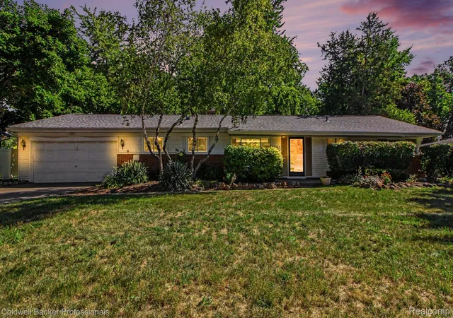Photo 1 of Sale Pending at 7235 Ward Eagle Dr, West Bloomfield Charter Township Oakland, MI 48322 | MLS# 20261067635 | Listing updated on 2026-09-10