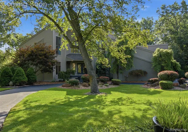 Photo 2 of Single family home for sale at 1250 Sunniwood Pl, Oakland Charter Township Oakland, MI 48306 | MLS# 20261067667 | Listing updated on 2026-08-27