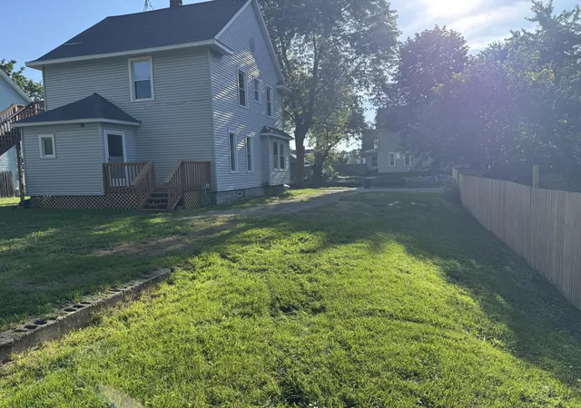 2nd image of 1911 Federal Ave Sw, Wyoming City Kent, MI 49509 | MLS# 65026044702